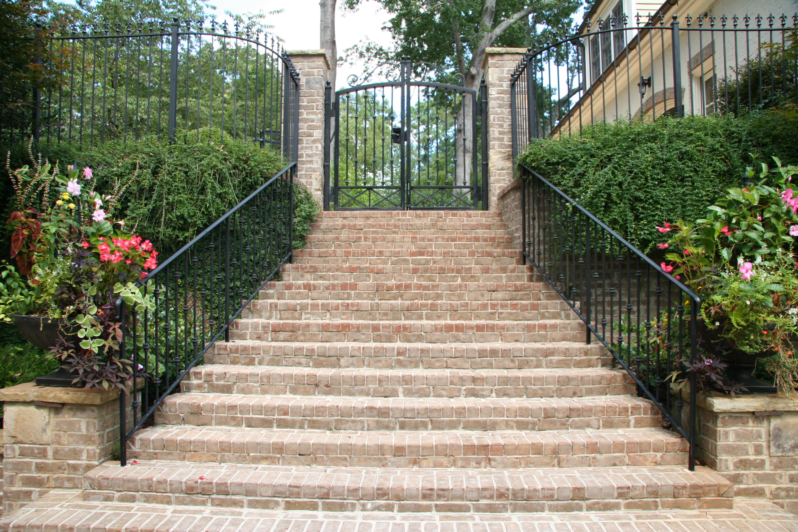 137 Dudley Court - Exterior Stairs